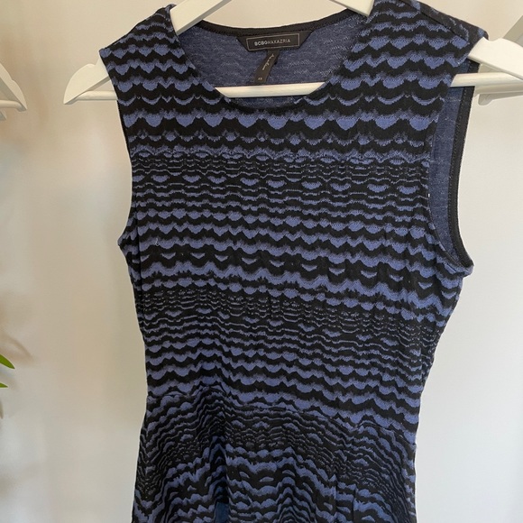 BCBG Blue patterned peplum knit tank - Picture 2 of 4